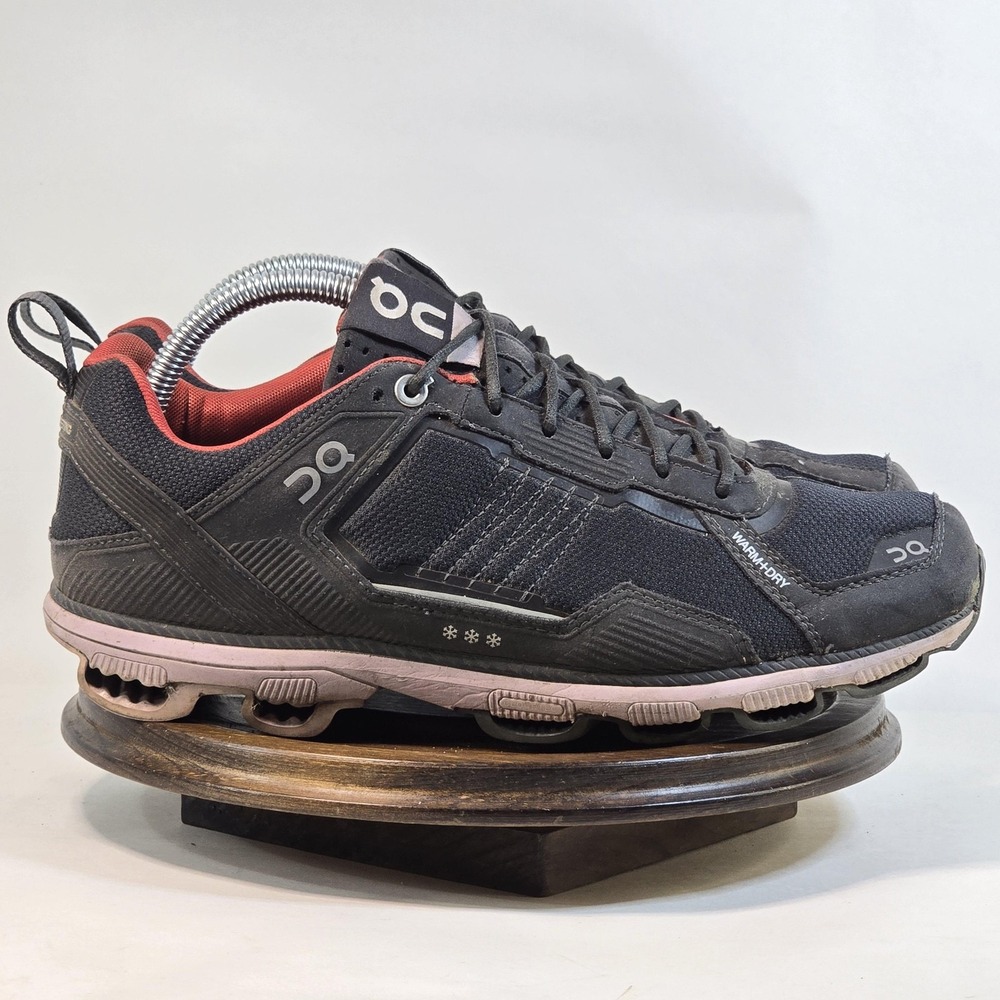 On Cloud Shoes‎ Womens Size 9.5 Black Waterproof Swiss Engineering Trail Runner